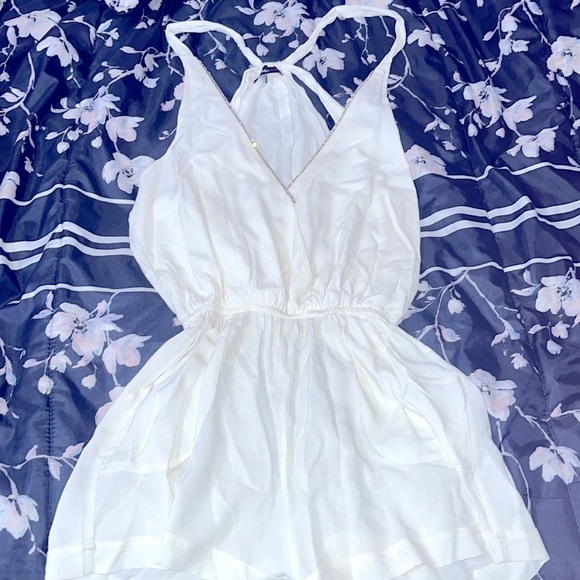 Sleeveless White Romper - Picture 1 of 5